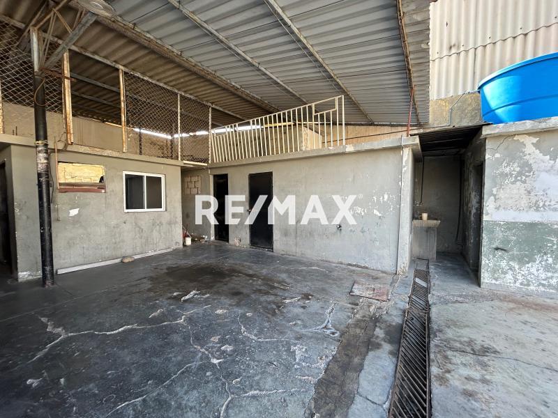 En Alquiler Local Industrial y Galpón Avenida Pumarrosa, Centro, Punto Fijo, Carirubana, Falcón, 4102, VEN
