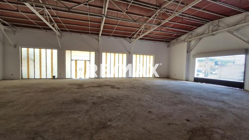 En Venta Local Comercial Avenida Ollarvides, Puerta Maraven, Cardón, Carirubana, Falcón, 4154, VEN