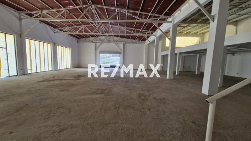 En Venta Local Comercial Avenida Ollarvides, Puerta Maraven, Cardón, Carirubana, Falcón, 4154, VEN