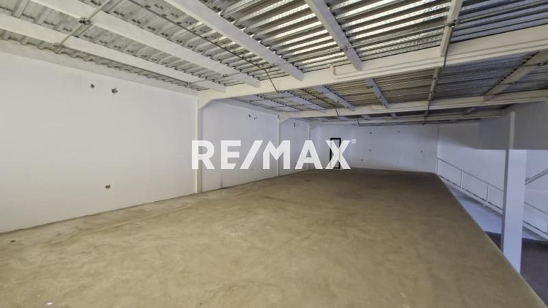 En Venta Local Comercial Avenida Ollarvides, Puerta Maraven, Cardón, Carirubana, Falcón, 4154, VEN