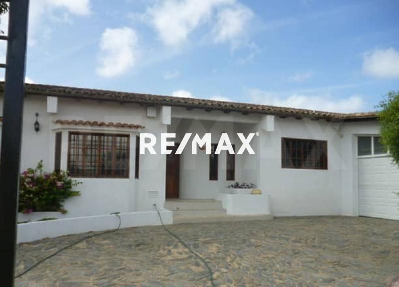 En Venta Casa o TownHouse Calle Yacambú, Judibana, Punto Fijo, Falcon, Venezuela.