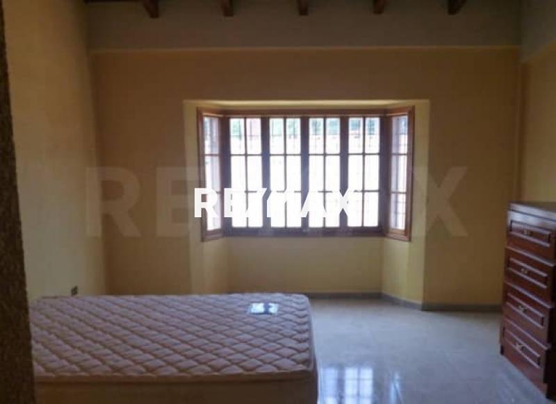 En Venta Casa o TownHouse Calle Yacambú, Judibana, Punto Fijo, Falcon, Venezuela.