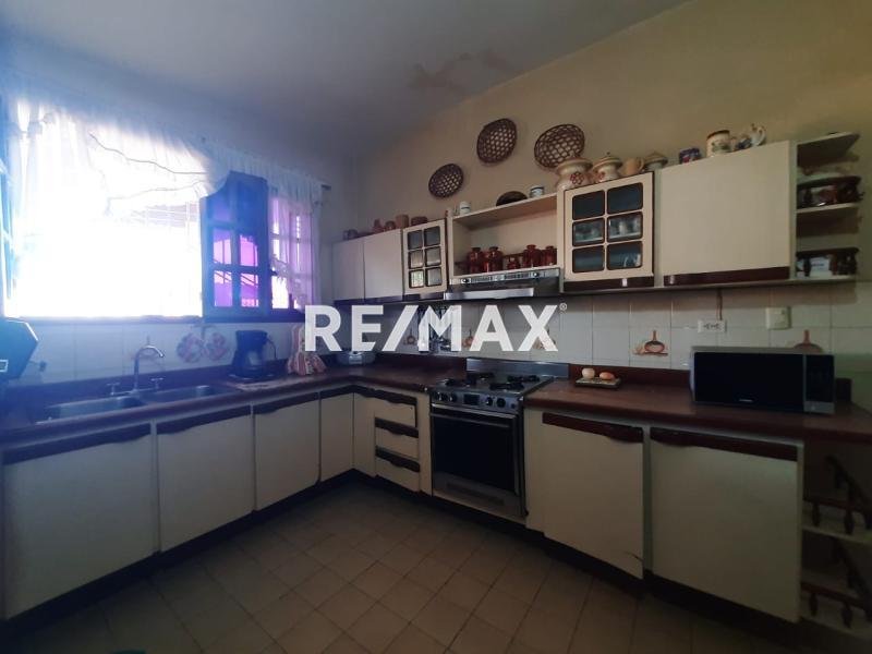 En Alquiler Casa o TownHouse Los Caciques, Punto Fijo, Municipio Carirubana del Estado Falcon, VEN.