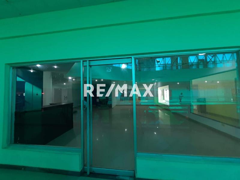 En Venta Local Comercial Santa Irene, Centro Comercial Ciudad del Viento, Punto Fijo, Municipio Carirubana del Estado Falcon.