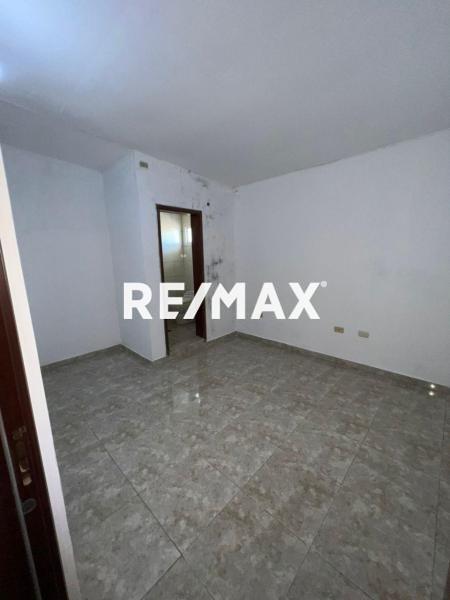 En Alquiler Oficina Avenida Jacinto Lara, Centro, Punto Fijo, Carirubana, Falcón, 4102, VEN