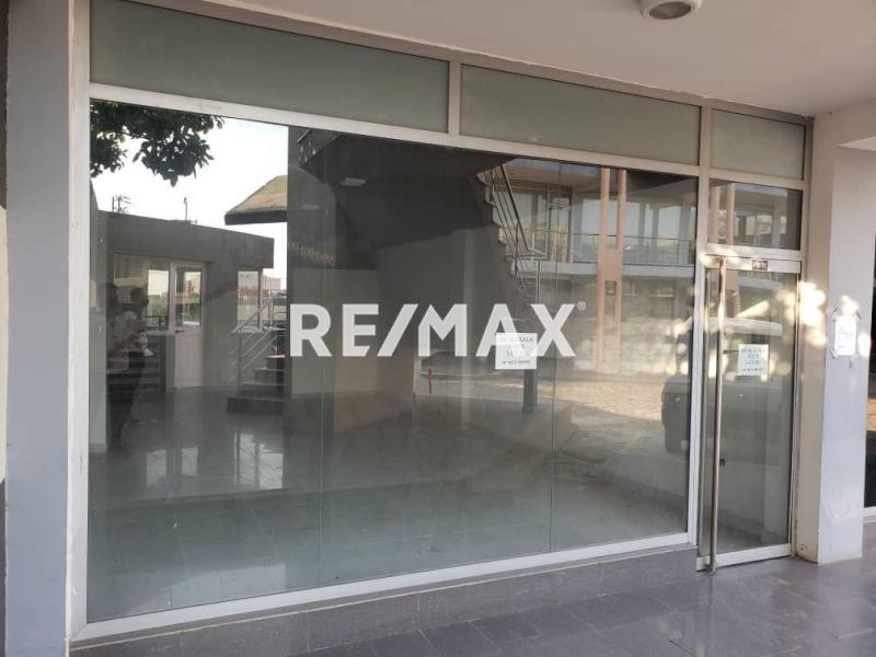 En Venta Local Comercial Avenida Ollarvides, Puerta Maraven, Cardón, Carirubana, Falcón, 4154, VEN