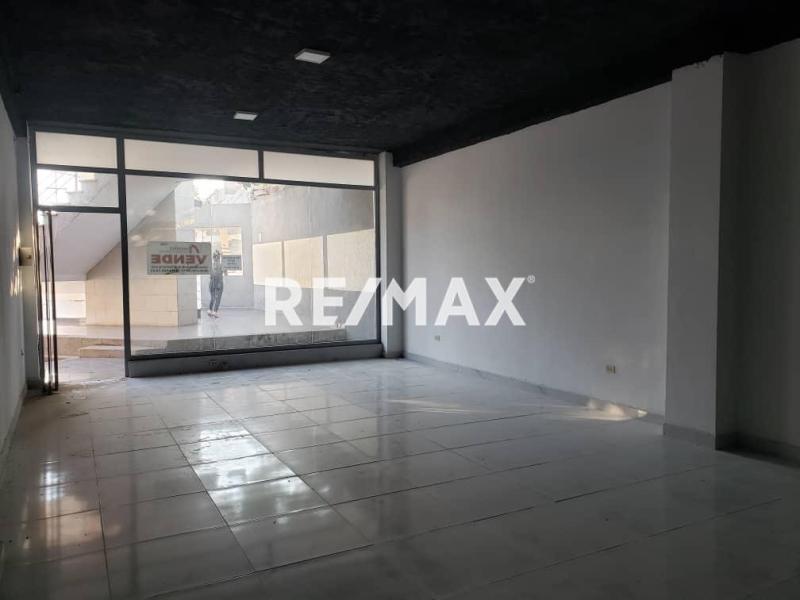 En Alquiler Local Comercial Avenida Ollarvides, Puerta Maraven, Cardón, Carirubana, Falcón, 4154, VEN