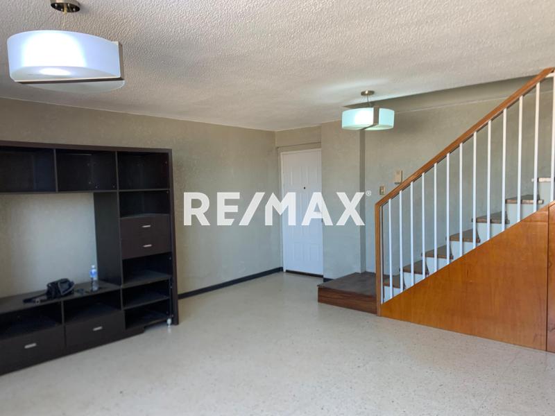 En Alquiler Apartamento Urb Santa Irene, Punto Fijo, Carirubana, Falcón, 4102, VEN