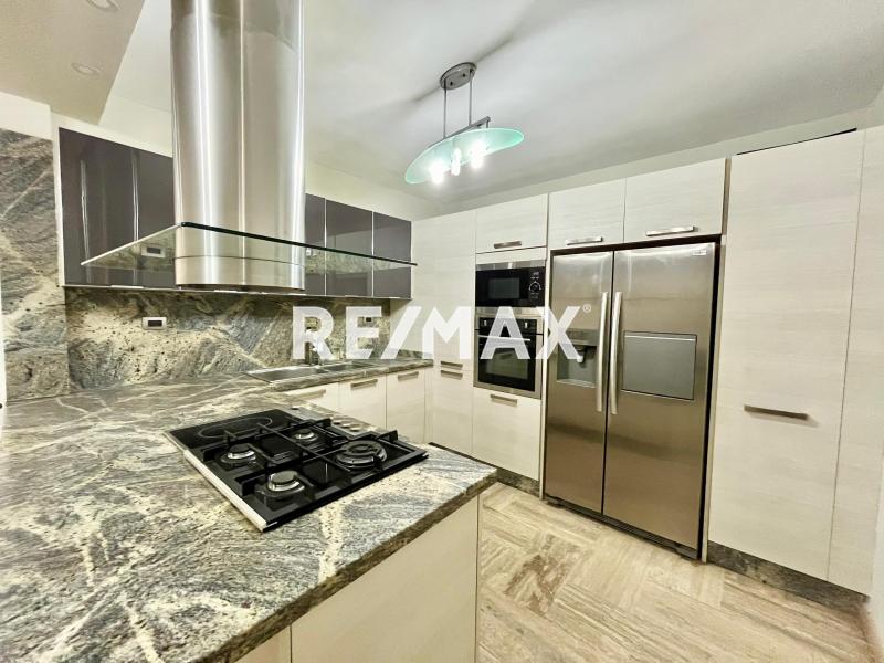 En Alquiler Casa o TownHouse Urb Casacoima , Ave 27 de Febrero.