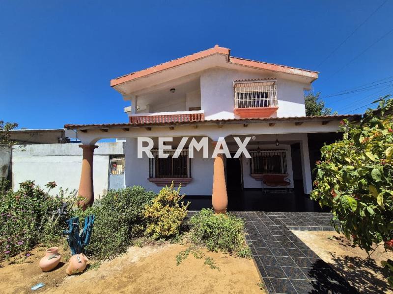 En Venta Casa o TownHouse Santa Irene