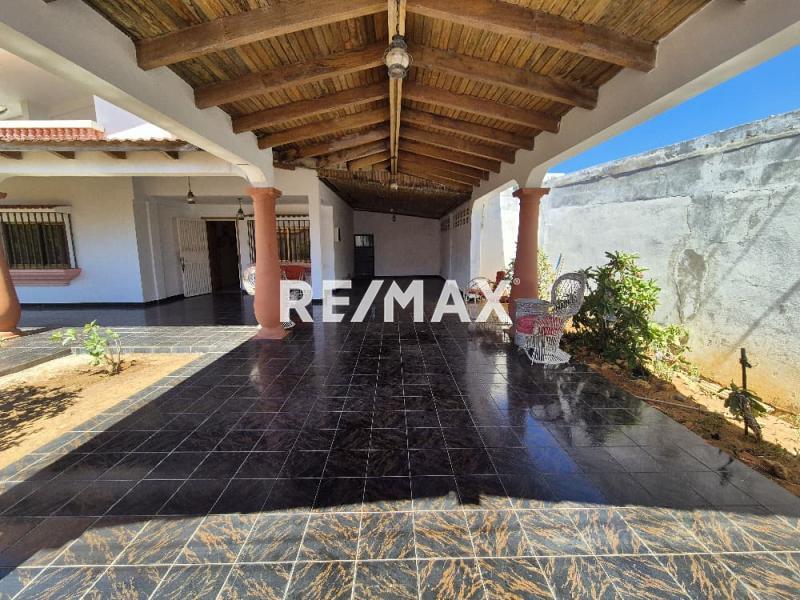 En Venta Casa o TownHouse Santa Irene