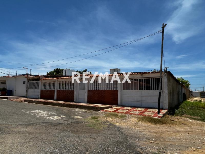 En Venta Casa o TownHouse Urbanizacion Los Caciques, Punto Fijo