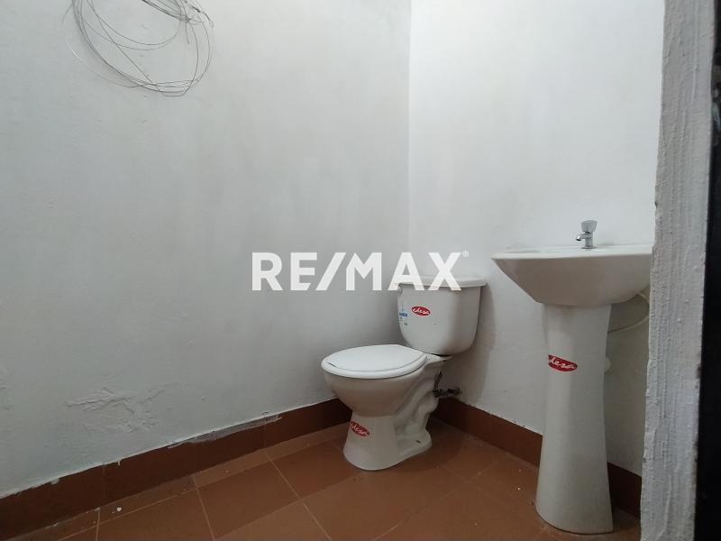 En Venta Local Comercial Calle Bachiller Peña, Urb. Puerta Maraven. Punto Fijo