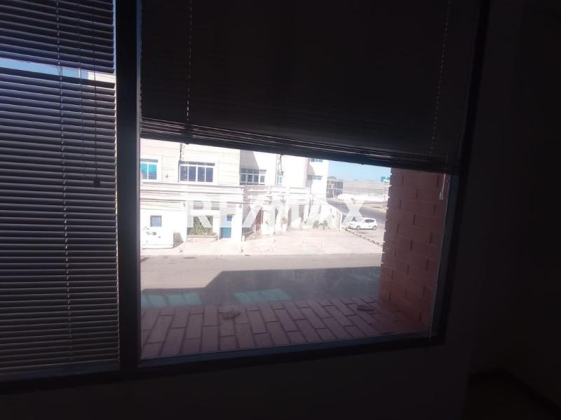 En Venta Local Comercial Calle Bachiller Peña, Urb. Puerta Maraven. Punto Fijo