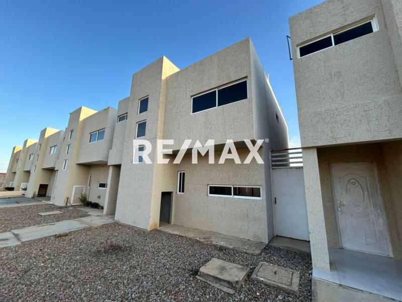 En Venta Casa o TownHouse Puerta Maraven, Cardón, Falcón, 4167, VEN