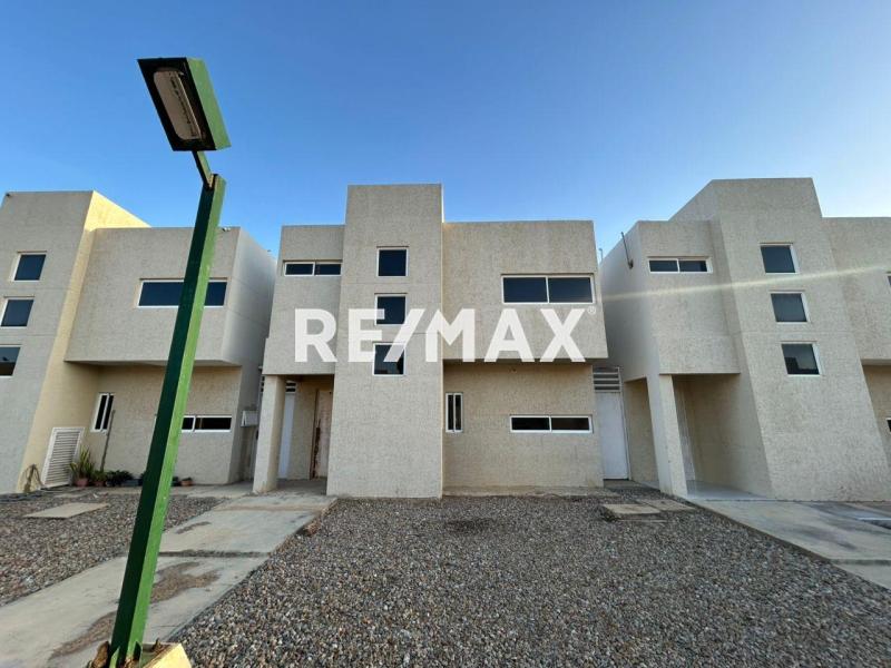 En Venta Casa o TownHouse Puerta Maraven, Cardón, Falcón, 4167, VEN