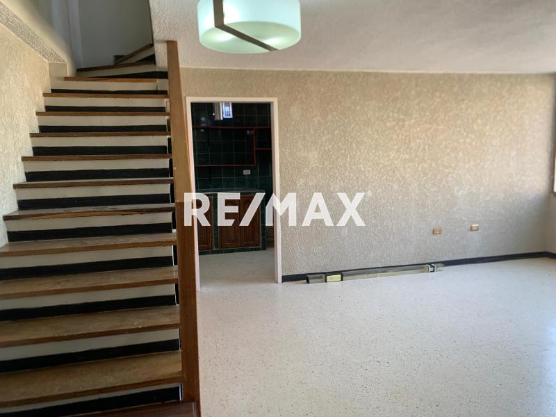 En Alquiler Apartamento Avenida Pumarrosa, Caja de Agua, Punto Fijo, Falcón, 4102, VEN