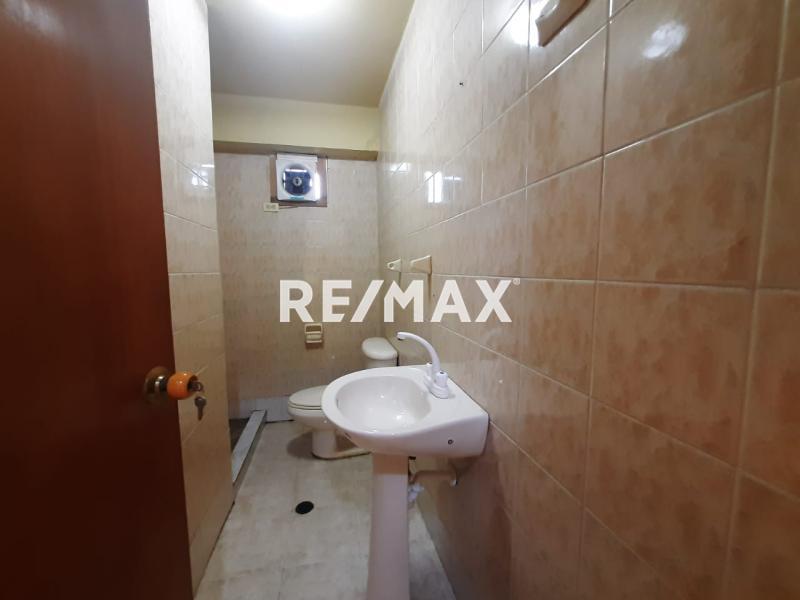 En Alquiler Edificio Calle Arismendi, Punto Fijo, Municipio Carirubana del Estado Falcon.