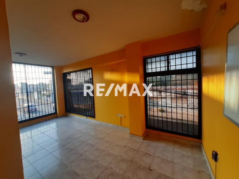 En Alquiler Edificio Calle Arismendi, Punto Fijo, Municipio Carirubana del Estado Falcon.