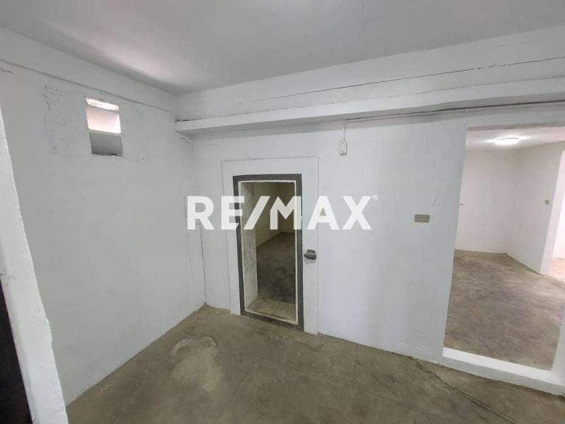 En Venta Local Comercial Urbanización Zarabon.