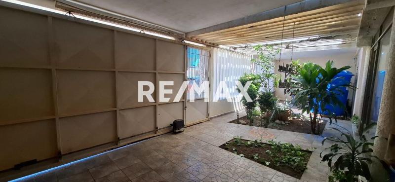 En Venta Casa o TownHouse PUERTA MARAVEN CALLE CURIMAGUA