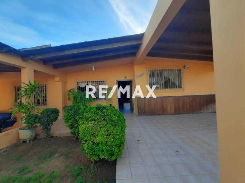 En Venta Casa o TownHouse PUERTA MARAVEN CALLE CURIMAGUA