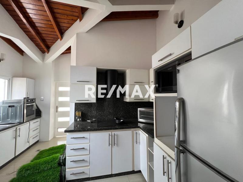 En Alquiler Casa o TownHouse PUERTA MARAVEN URB. DE MARAQUIVA