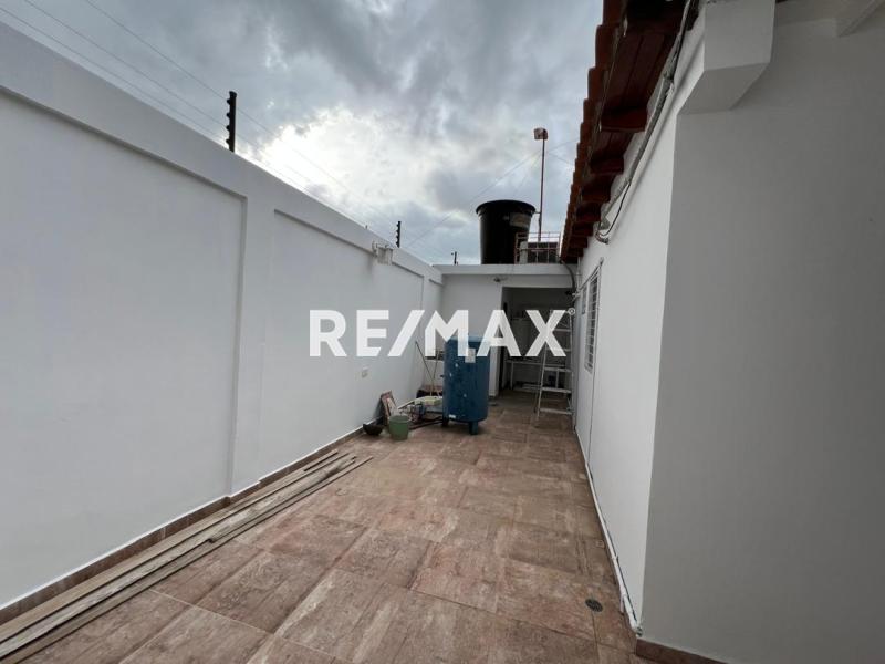 En Alquiler Casa o TownHouse PUERTA MARAVEN URB. DE MARAQUIVA