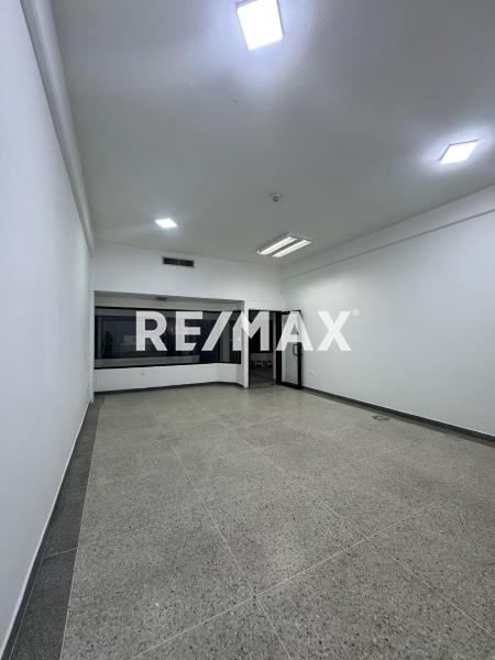 En Alquiler Local Comercial Avenida Bolivar, Centro, Punto Fijo, Falcón, 4102, VEN
