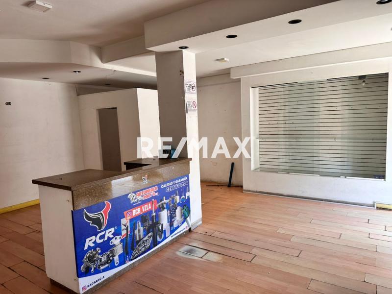 En Alquiler Local Comercial Avenida Bolivar, Centro, Punto Fijo, Falcón, 4102, VEN