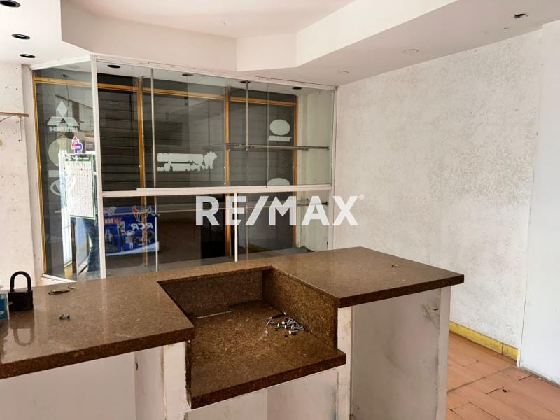 En Alquiler Local Comercial Avenida Bolivar, Centro, Punto Fijo, Falcón, 4102, VEN