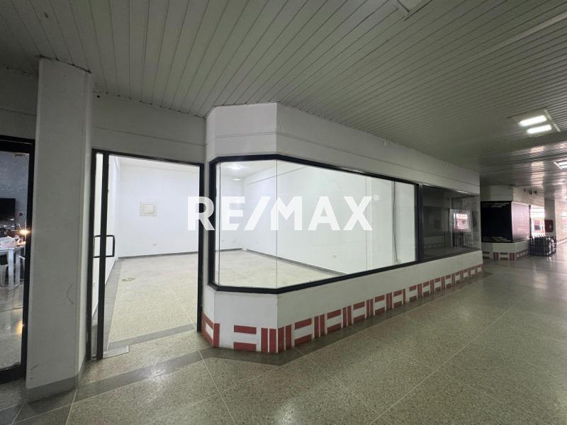 En Alquiler Local Comercial Avenida Bolivar, Centro, Punto Fijo, Falcón, 4102, VEN
