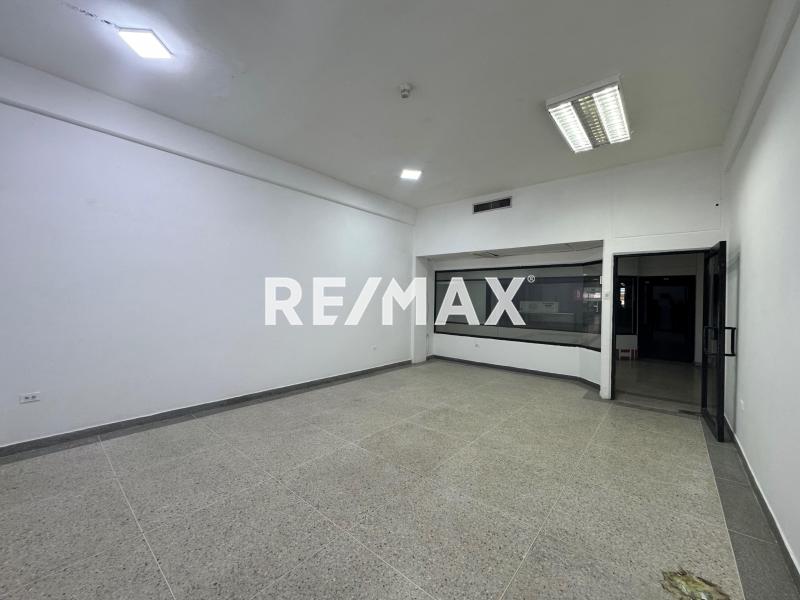 En Alquiler Local Comercial Avenida Bolivar, Centro, Punto Fijo, Falcón, 4102, VEN