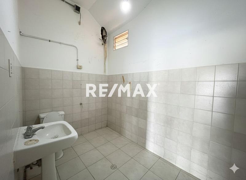 En Alquiler Local Comercial Avenida Bolivar, Centro, Punto Fijo, Falcón, 4102, VEN