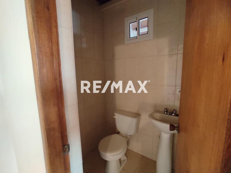 En Alquiler Local Comercial Urb. Santa Fe. Calle Arsenio Nava entre las Avenidas Jacinto Lara y Pumarosa  Punto Fijo Edo Falcon.