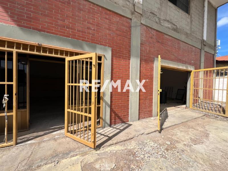 En Alquiler Local Comercial CALLE COMERCIO DE PUNTO FIJO