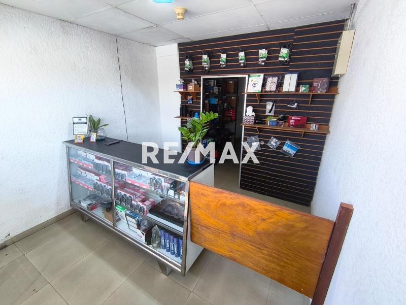 En Alquiler Local Comercial Calle Girardot, Centro, Punto Fijo, Falcón, 4102, VEN