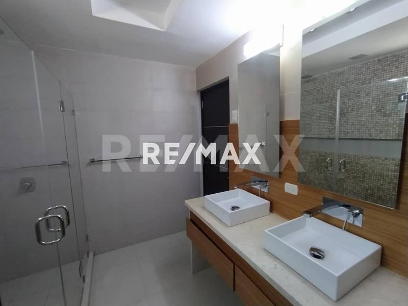 En Alquiler Casa o TownHouse Urb. Villas Paraiso,  Punto Fijo Estado Falcon