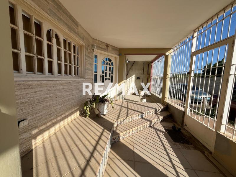 En Alquiler Casa o TownHouse Urb. Villas Paraiso,  Punto Fijo Estado Falcon