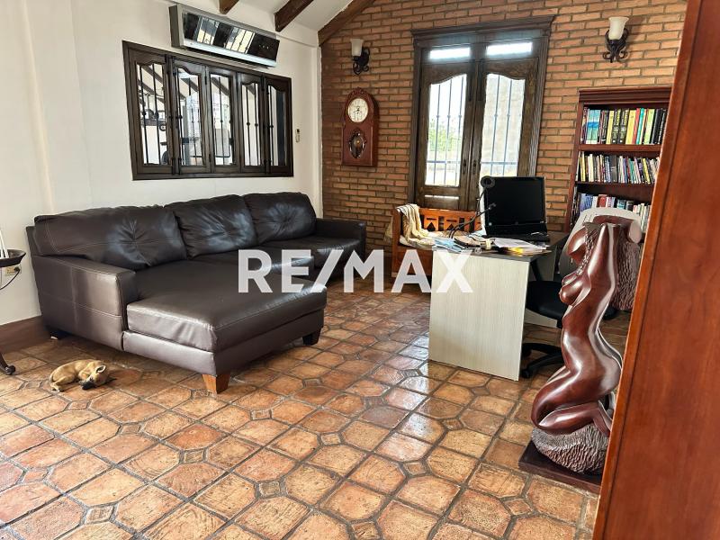 En Alquiler Casa o TownHouse Urb. Villas Paraiso,  Punto Fijo Estado Falcon