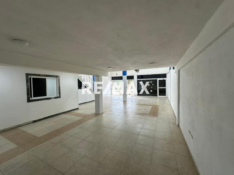 En Venta Local Comercial Avenida Ollarvides, Puerta Maraven, Cardón, Falcón, 4167, VEN