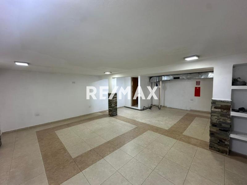 En Venta Local Comercial Avenida Ollarvides, Puerta Maraven, Cardón, Falcón, 4167, VEN