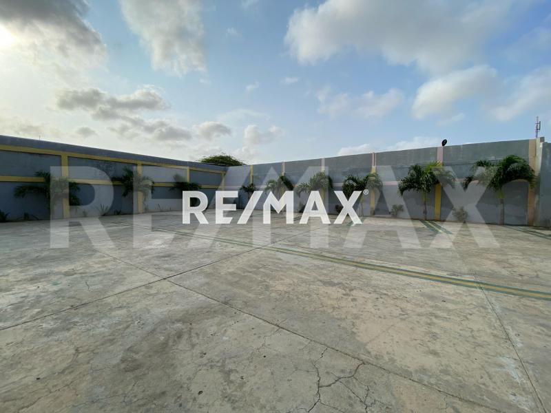 En Venta Local Comercial Avenida Ollarvides, Puerta Maraven, Cardón, Falcón, 4167, VEN