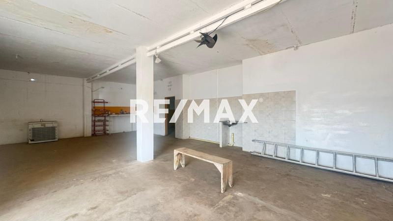 En Venta Local Comercial Avenida Ollarvides, Puerta Maraven, Cardón, Falcón, 4167, VEN