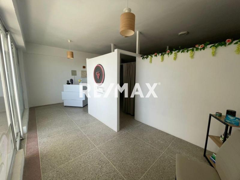 En Venta Local Comercial Avenida Ollarvides, Puerta Maraven, Cardón, Falcón, 4167, VEN