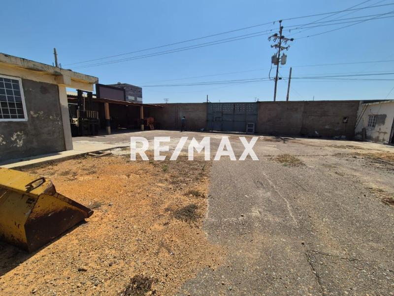 En Venta Local Industrial y Galpón Urb. Brisamar, Cardón, Falcón, 4154, VEN