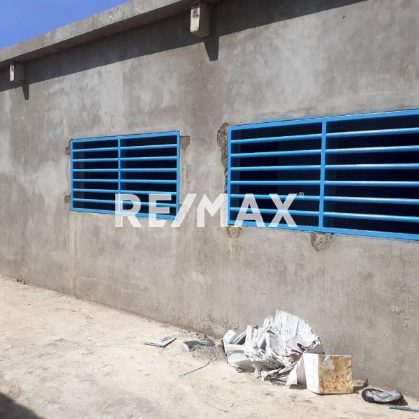 En Venta Local Industrial y Galpón Urb. Brisamar, Cardón, Falcón, 4154, VEN
