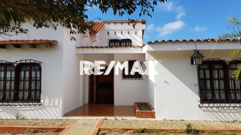 En Venta Casa o TownHouse Urbanización Judibana, Falcón, Venezuela.