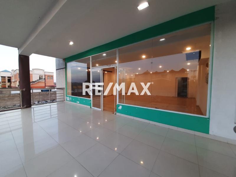 En Alquiler Local Comercial Santa Irene, C.C Punto Fijo Plaza, Punto Fijo, Municipio Carirubana del Estado Falcon, Venezuela. - Foto 1