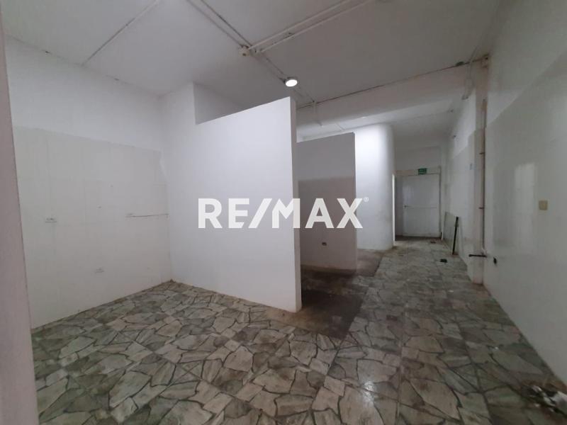 En Alquiler Local Comercial Santa Irene, C.C Punto Fijo Plaza, Punto Fijo, Municipio Carirubana del Estado Falcon, Venezuela. - Foto 6